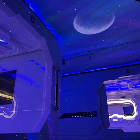 Bmax Spacepods Sleep In Space - 4Mins From Mactan Airport 麦克坦 外观 照片