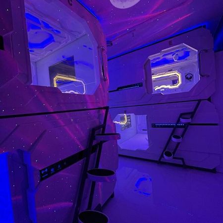 Bmax Spacepods Sleep In Space - 4Mins From Mactan Airport 麦克坦 外观 照片